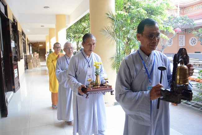 “HOW TO TAKE THE RIGHT PRAYING IN BUDDHISM” Dharma Talk in the 89th Seven-Day Retreat